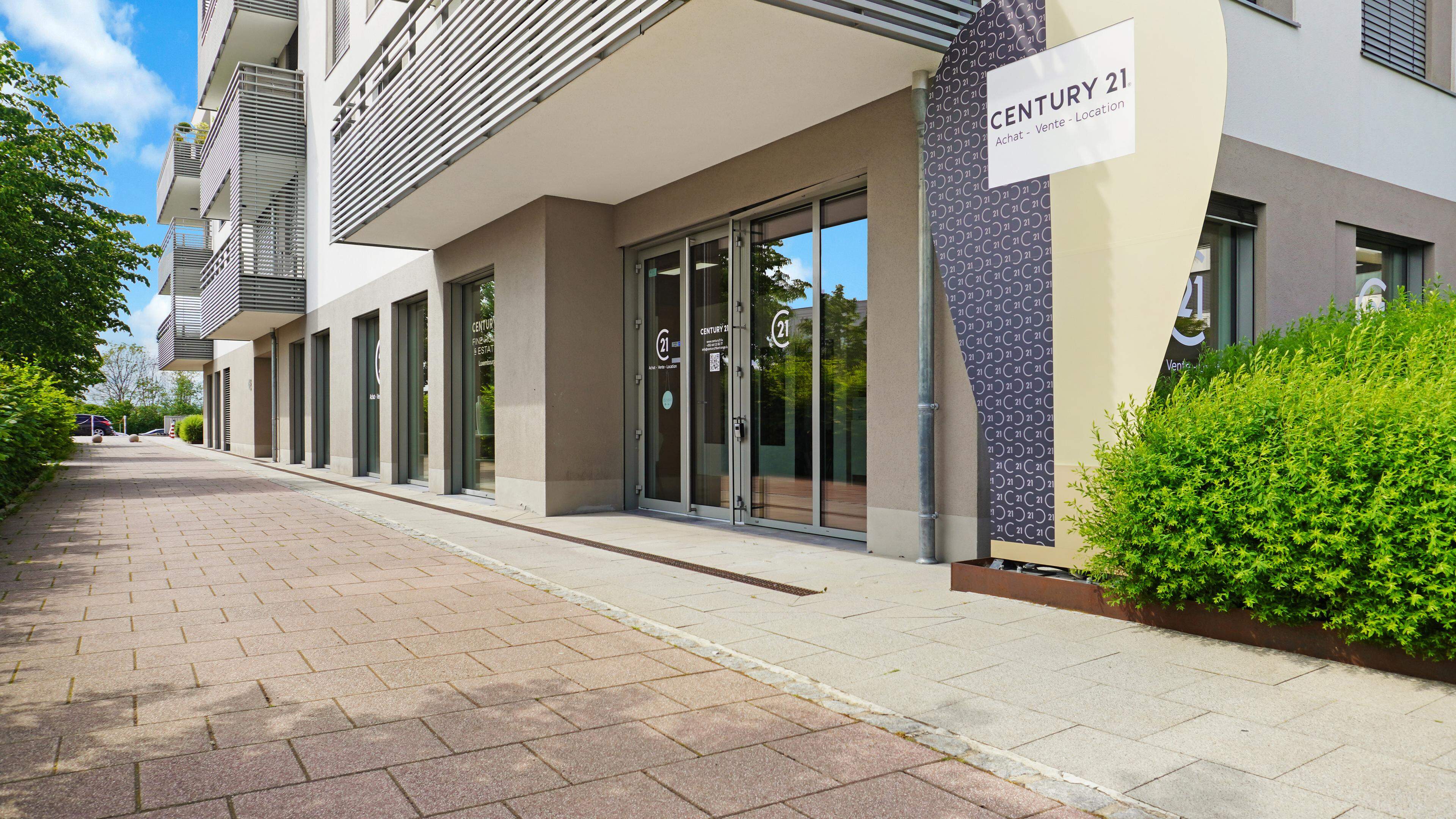 1994 begann Century 21 seine Geschäftstätigkeit in Belgien, die Immobiliengruppe war bislang aber weder in Luxemburg noch in den Niederlanden aktiv. 