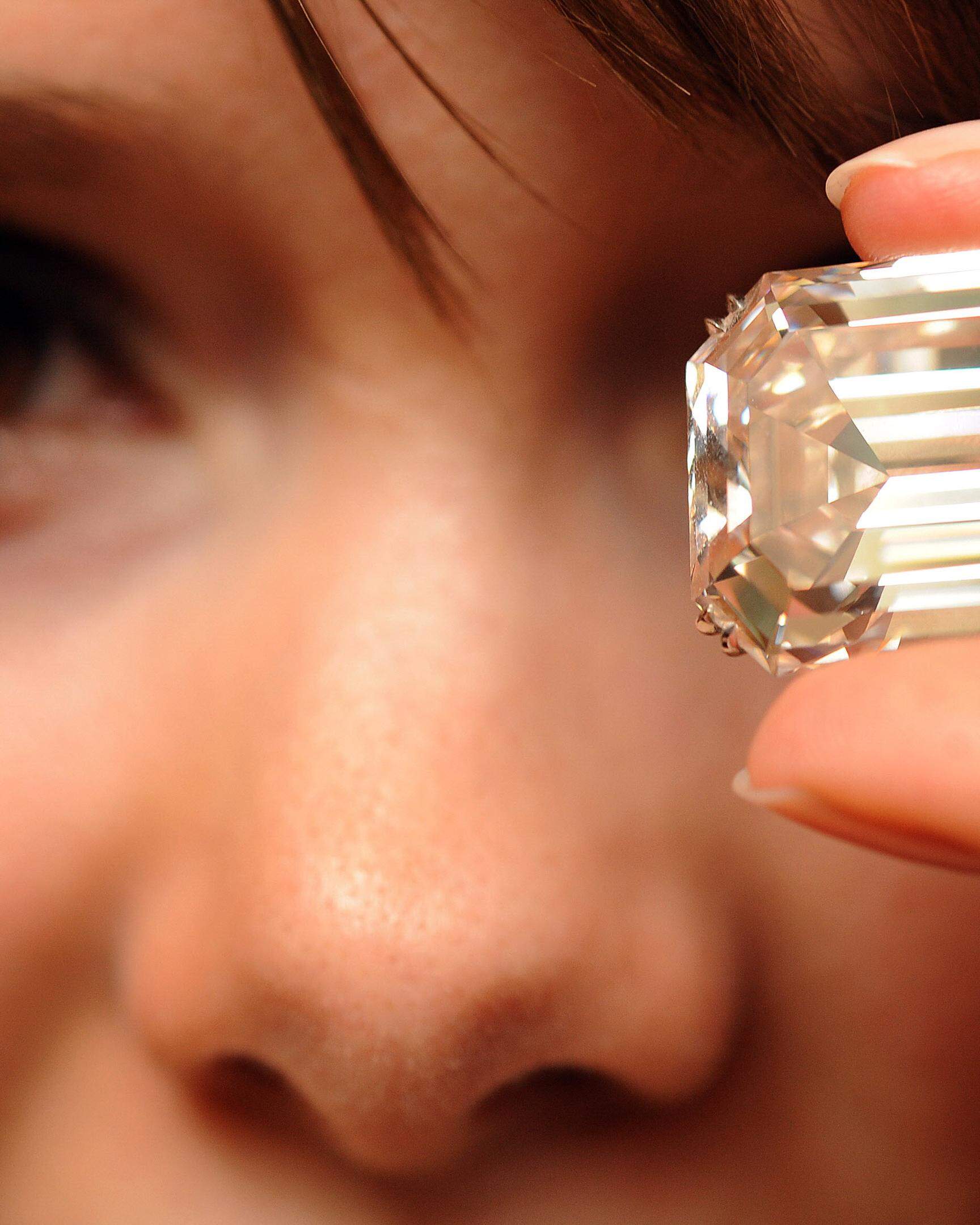 A Sotheby's employee displays a the famous Lesotho I diamond during an auction preview on November 12, 2008 in Geneva. The emeral-cut diamond weighing 71.73 carats was the largest to be cut from the Lesotho, a spectacular rough of diamond of 601 carats in its entirety discovered in 1967. The diamond appearing at auction for the first time is expected to reach USD 3 to 5 millions during a sale on "Magnificent and Extremely Rare Diamonds" in Geneva on next November 19, 2008. AFP PHOTO / FABRICE COFFRINI