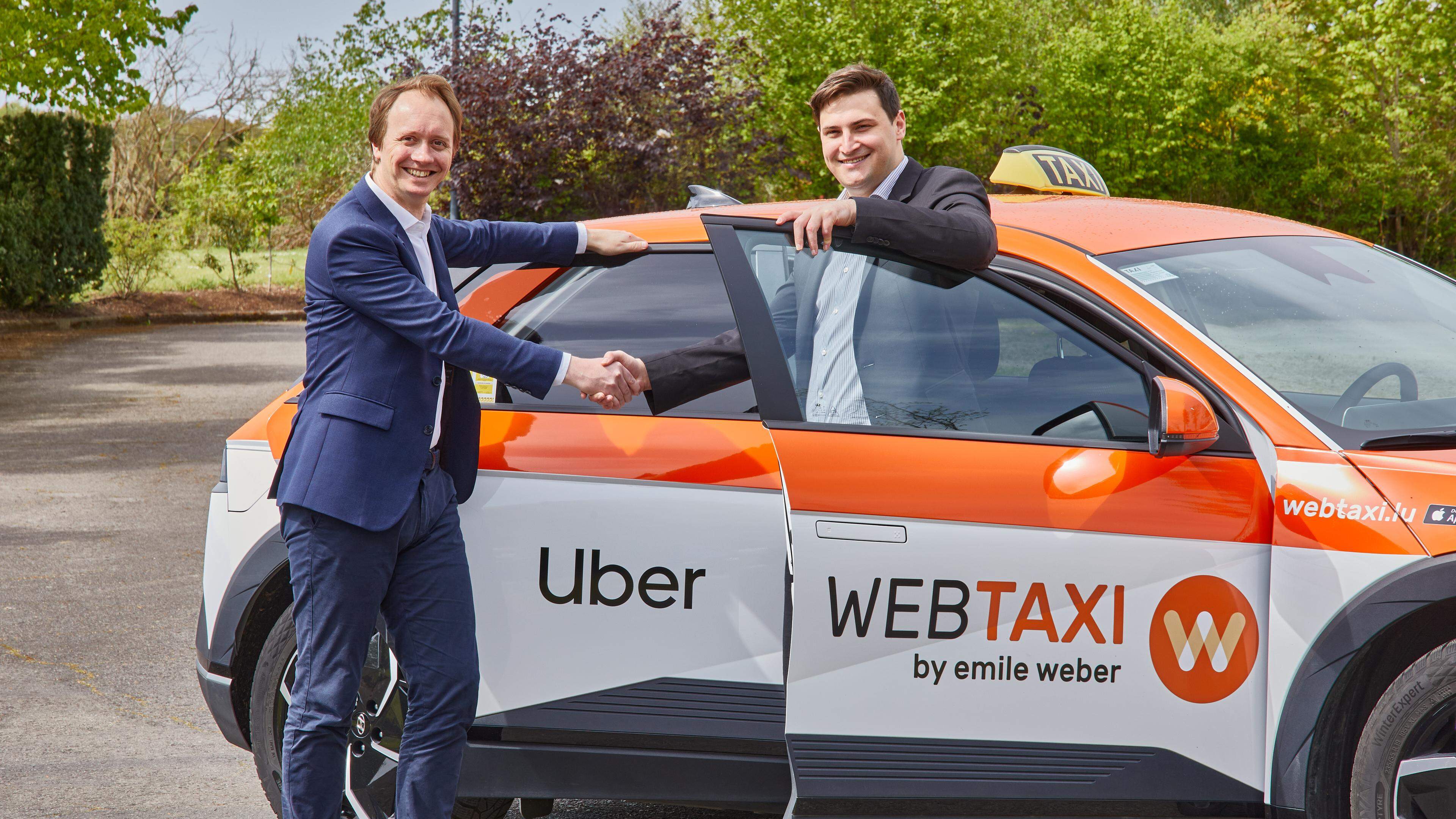 Laurent Slits, Director at Uber Belgium (left), and Emile Weber, Member of the Board at Webtaxi, presented the new partnership on Thursday.  