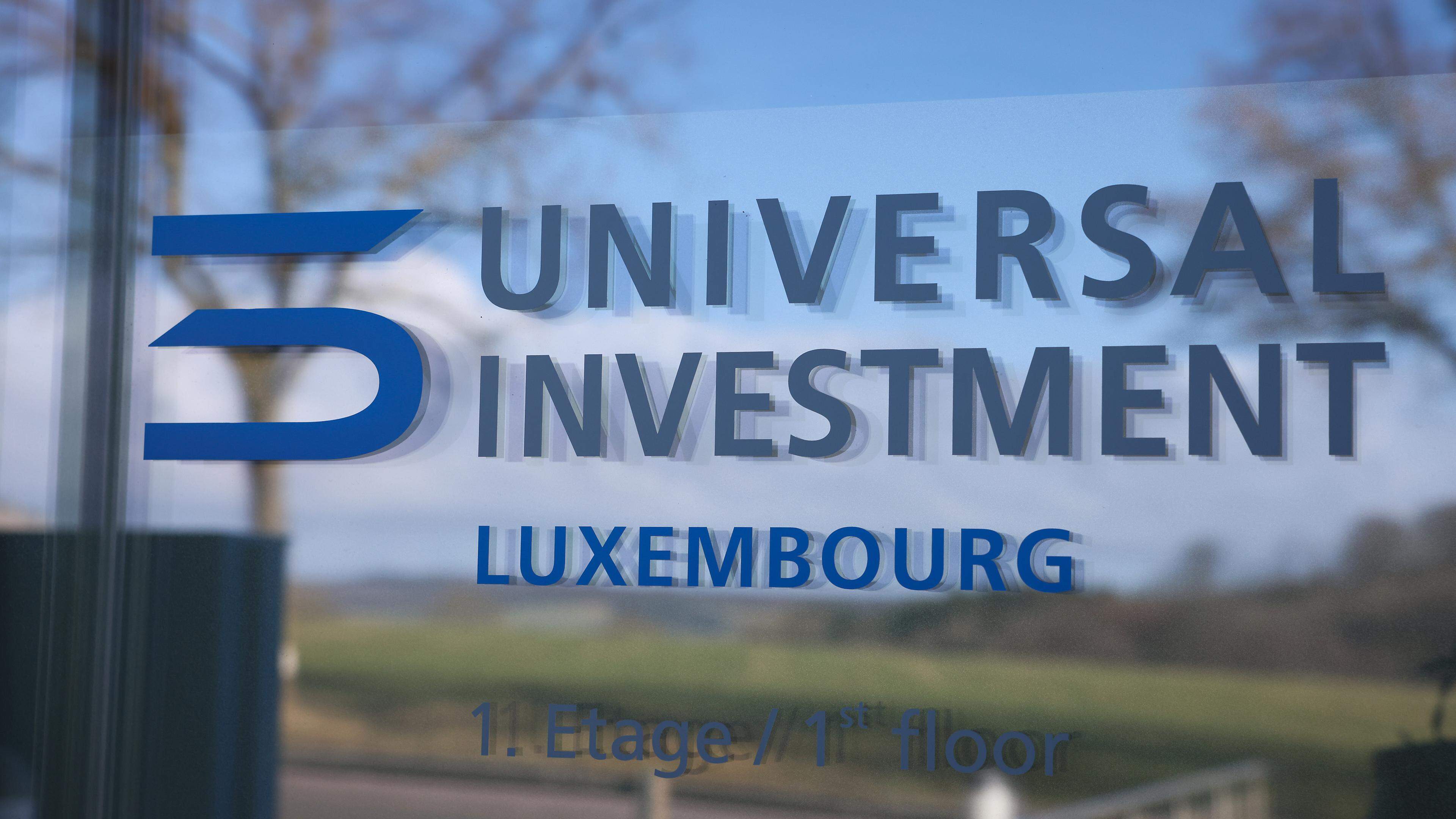 Universal Invest adoptă un plan de 50% pentru lucru de acasă   