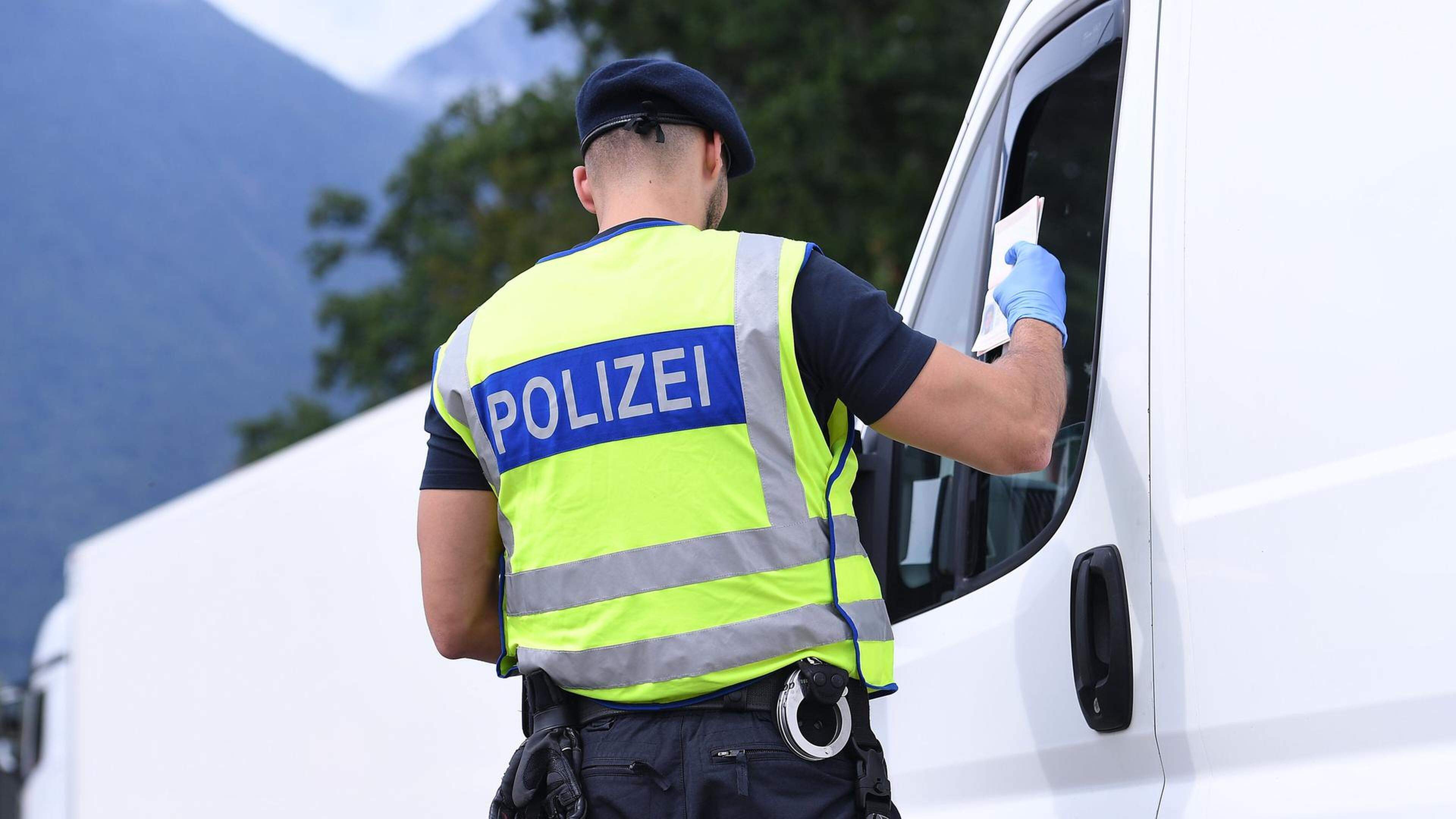 Survey proves: The border controls pendant and companies put a strain on the border controls