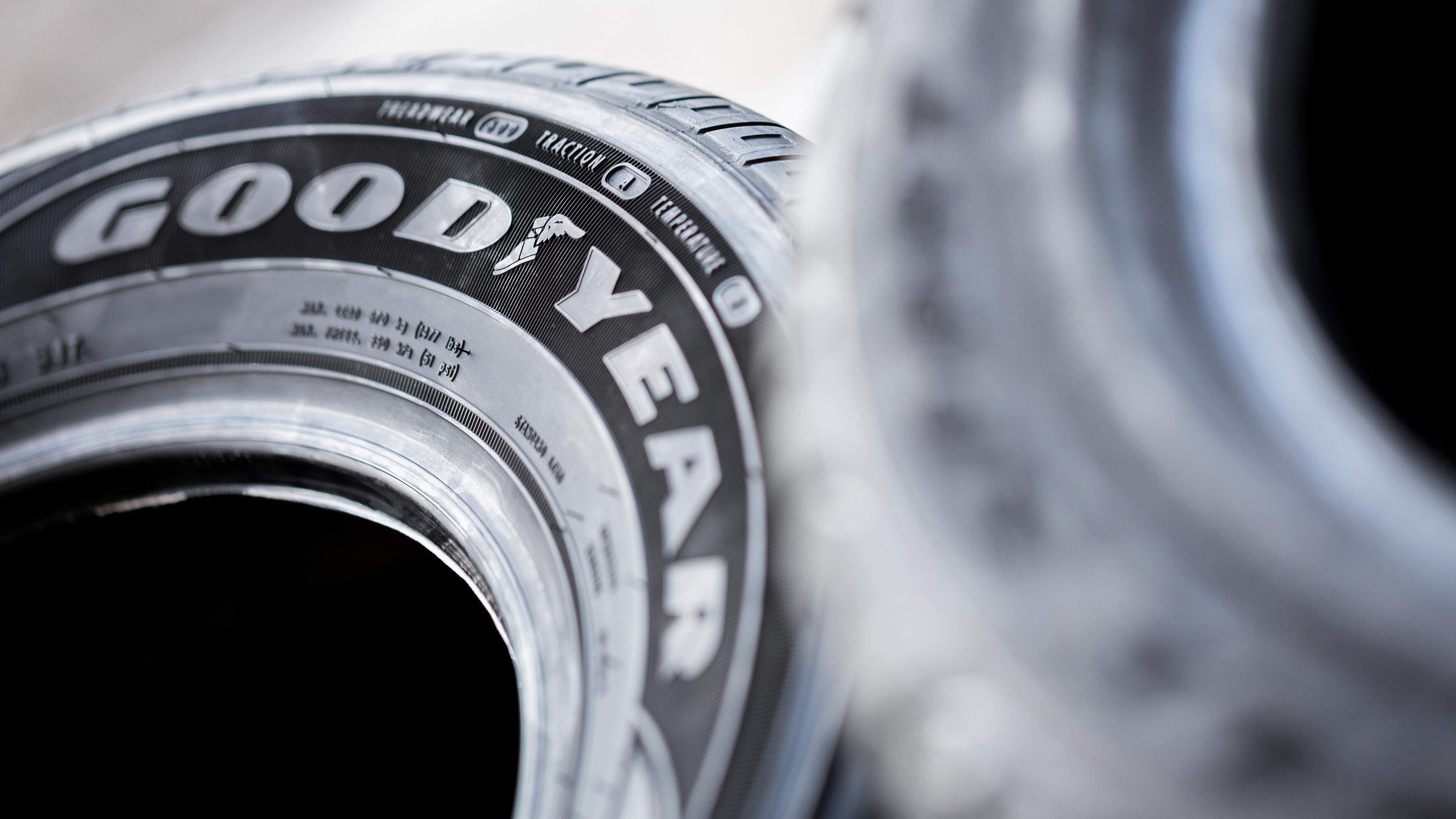 Goodyear wird vorgeworfen, von einem Defekt an seinen Reifen gewusst zu haben, aber keine Rückrufkampagne durchgeführt zu haben.