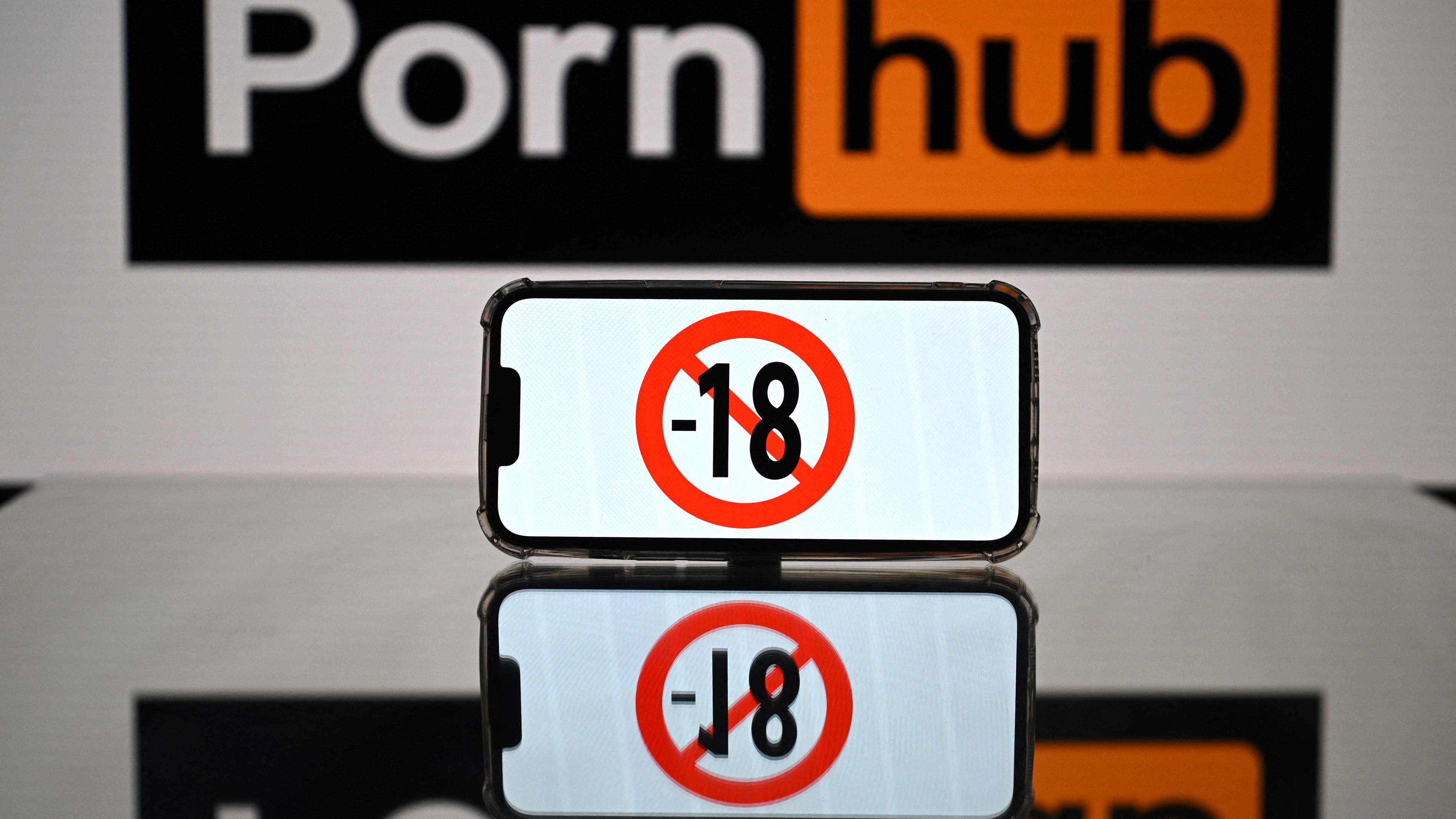 Pornhub and YouPorn lock access in France